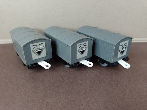 Three laughing troublesome - three,